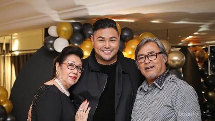 Ivan Gunawan Mesra & Dekat dengan Orangtua, Begini Potretnya