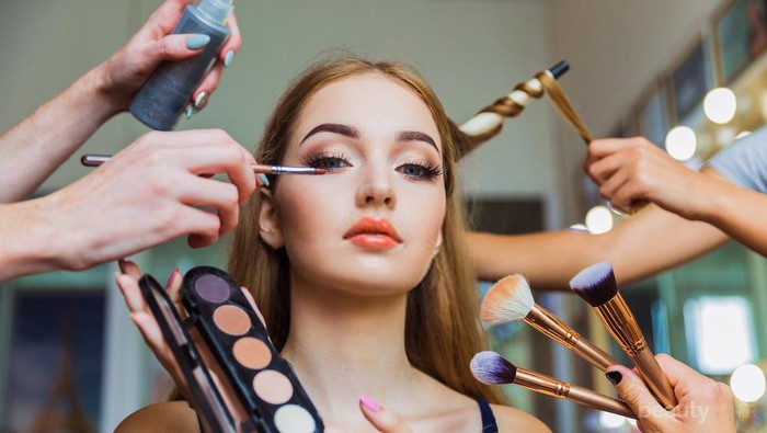 Biar Kulit Bersih Terawat, Ini Tips Efektif Hapus Heavy Makeup