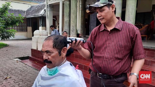 Wali Kota Solo Gunduli Rambut  untuk Tolak Corona