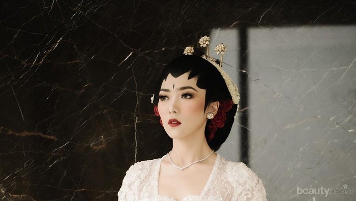 Makna Setiap Detil Kebaya Kutubaru Isyana Sarasvati Saat Akad Nikah