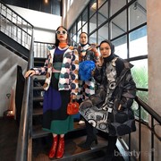 6 Gaya Kece Influencer Pakai Uniqlo x Marimekko Edisi Terbatas