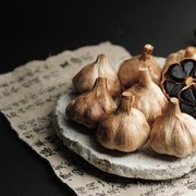 Masih Jarang Diketahui, Ini Manfaat Bawang Hitam untuk Atasi Jerawat