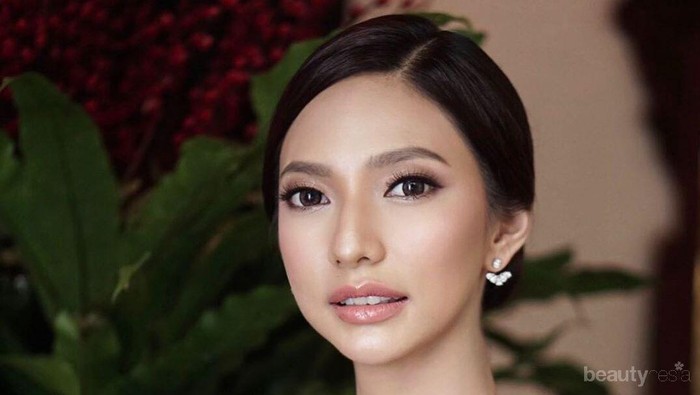 Pesona Nadia Saphira dengan 'No Makeup' Makeup Look di Hari Pernikahan