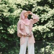 Inspirasi Busana Muslim Warna Pink ala Citra Kirana