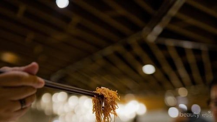 Sulit Mengontrol Makan saat Menghadiri Perayaan? Simak Tipsnya di Sini!