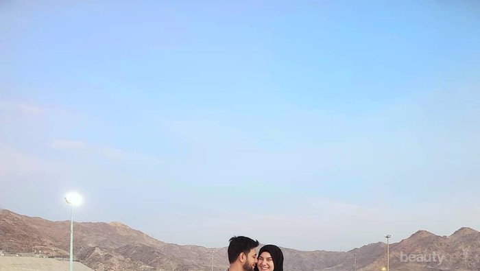 Sangat Romantis, Momen Ammar Zoni dan Irish Bella Jalankan Umrah Bersama