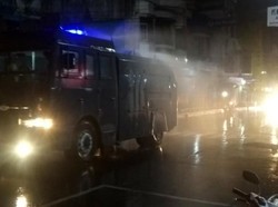 Kendaraan Taktis Polisi Semprot Disinfektan ke Jalan Di Sukabumi