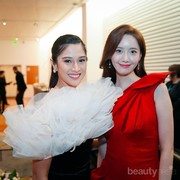 Pamer Foto Bareng Yoona SNSD, Dian Sastro Gak Kalah Cantik dari Idol Korea!