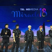 Penampilan Personel EXO Pakai Batik Hingga Lurik di HUT ke-18 Transmedia