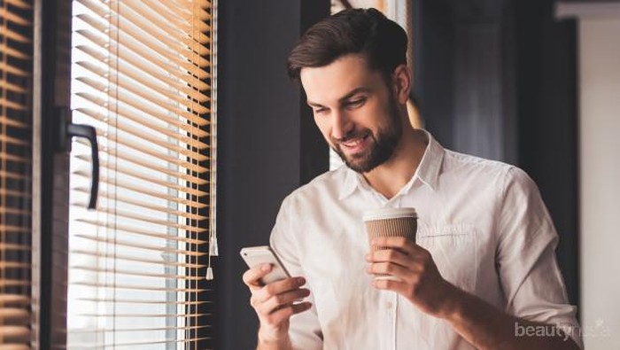 Terlalu Sayang, Ini 8 Tanda Mantan Belum Move On