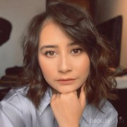 Tips Fashion Untuk Tubuh Mungil Ala Prilly Latuconsina