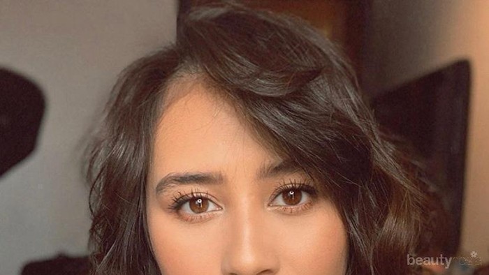 Tips Fashion Untuk Tubuh Mungil Ala Prilly Latuconsina