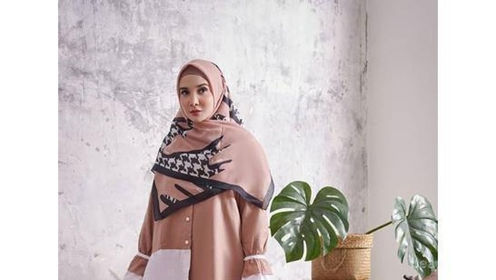 Kembali Ngetren, Ini Rekomendasi Rok Plisket Khusus untuk para Hijaber!