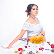 Pesona Istri Young Lex Saat Foto Maternity, Bak Bidadari dari Langit!