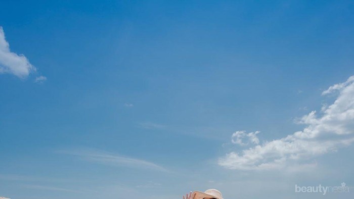 Selebgram Tiara Pangestika Punya Gaya Unik Buat Liburan, Bisa Nih Kamu Contoh!