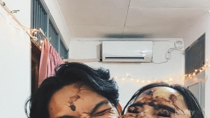 Potret Mesra Gaga Muhammad dan Laura Anna, Selebgram Kontroversial Akibat Penggalangan Dana Potret Mesra Gaga Muhammad dan Laura Anna, Selebgram Kontroversial Akibat Penggalangan Dana