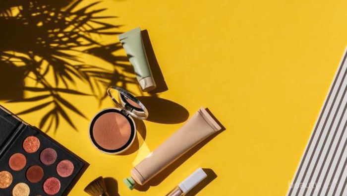 Ragam Produk Makeup yang Wajib Dibawa Saat Traveling