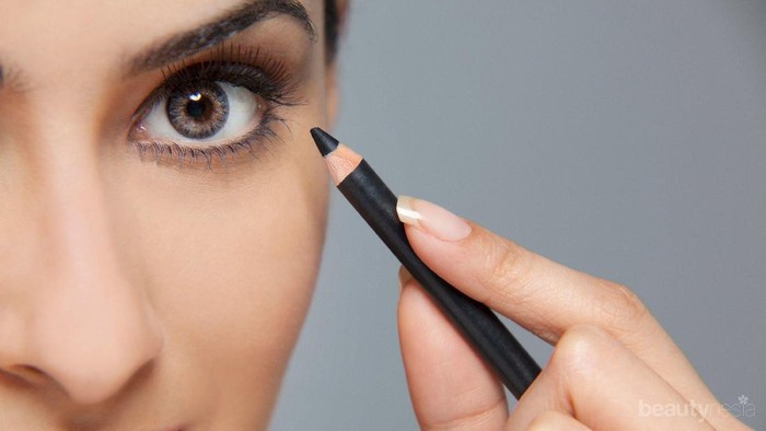 7 Kesalahan Makeup yang Membuat Mata Terlihat Lebih Kecil