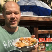 Ketagihan Makan Bubur Ayam, Bule Ini Mengaku Lebih Enak Dibanding English Breakfast!