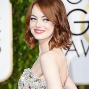 2 Tahun Berpacaran, Emma Stone Akhirnya Resmi Bertunangan dengan Sang Kekasih