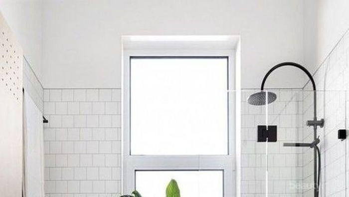 5 Trik Menata Kamar Mandi Sempit Agar Terlihat Lebih Luas, Terapkan Yuk!