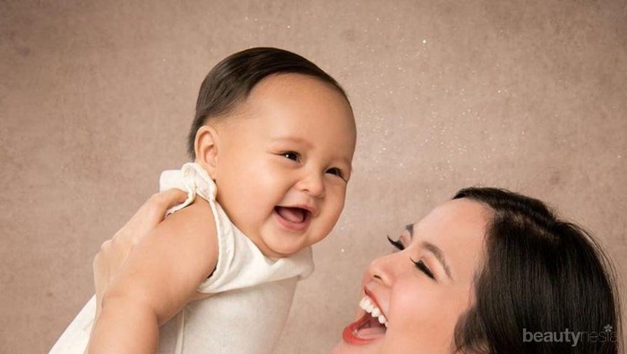 Foto Menggemaskan Tasya Kamila dan Anaknya yang Super Lucu Foto Menggemaskan Tasya Kamila dan Anaknya yang Super Lucu
