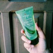 Viva White Soothing Aloe Gel, Lidah Buaya Multifungsi untuk Melembapkan dan Atasi Jerawat