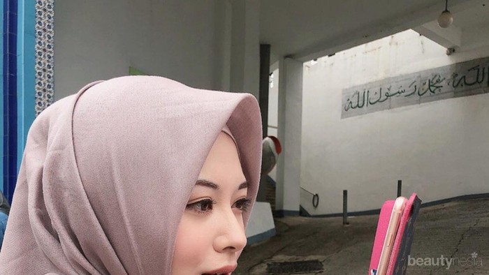 Inspirasi Riasan Flawless ala Hijaber Ayana Moon yang Bisa Kamu Coba