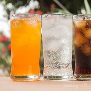 Sering Minum Soda? Kamu Bisa Terkena Bahaya Ini!
