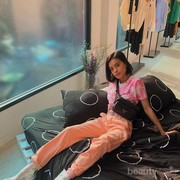 Inspirasi Outfit ala Eva Celia, Simple Namun Tetap Stand Out!