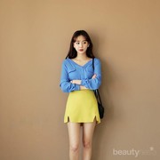 7 Referensi Memadukan Warna Rock Blue, agar Gaya Kamu Makin Stunning!