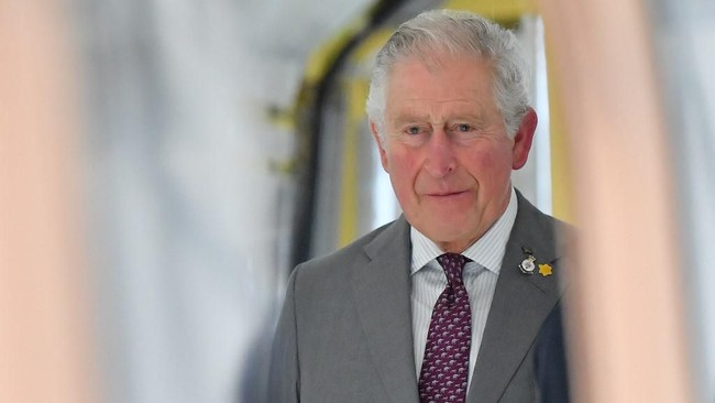Pangeran Charles dinyatakan positif Covid-19 untuk kedua kalinya pada hari ini, Kamis (10/2). Ia pun langsung menjalani isolasi mandiri di Inggris.