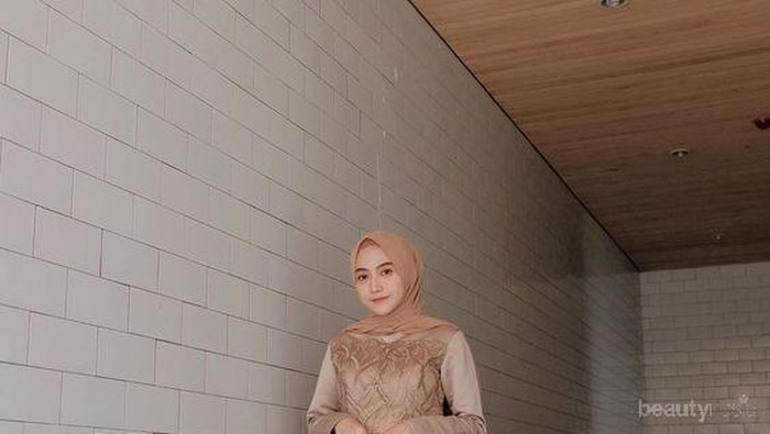 Inspirasi Dress Cokelat untuk Hijabers Buat Tampil Fashionable & Elegan