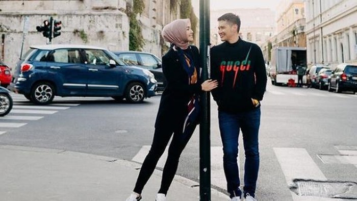 Pakai Baju Kembar, Begini Potret Serasi Citra Kirana dan Rezky Aditya