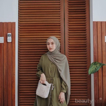 img-title Mau Tampil Keren dengan Outfit Warna Hijau Army? Ini Tipsnya!