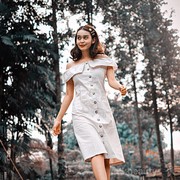 Sneakers & Dress, Begini Padu Padannya ala Conchita Caroline