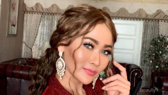 5 Potret Cantik Inul Daratista yang Makin Tua Makin Memesona