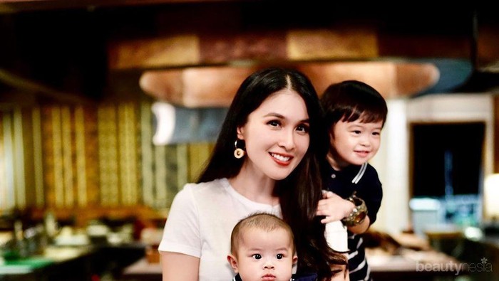 Tajir Melintir! Ini Sumber Kekayaan Sandra Dewi yang Tak Kalah dari Suami