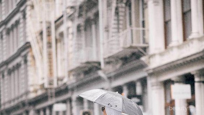 Buat Hijabers, Begini Tips Rawat Rambut di Musim Penghujan