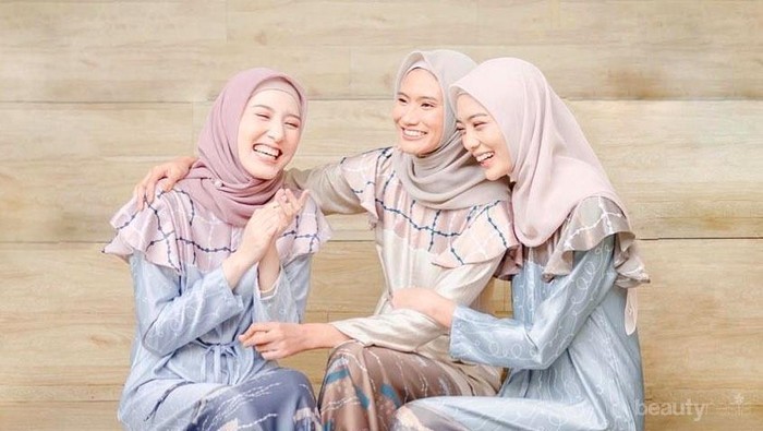 Yuk, Tampil Modis dengan Padu Padan Busana Gamis Kekinian yang Simpel dan Fashionable