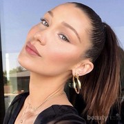 Mau Wajah Glowing Seperti Bella Hadid? Tips Ini Wajib Dicoba!