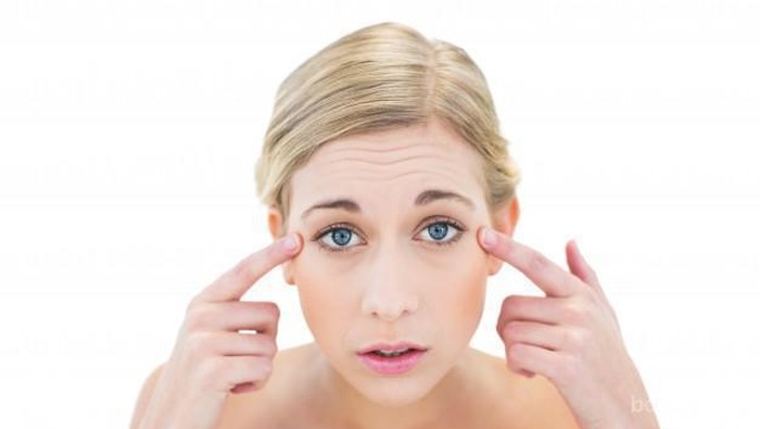 Wajib Ketahui! Ini Cara Menghilangkan Kerutan di Bawah Mata secara Alami