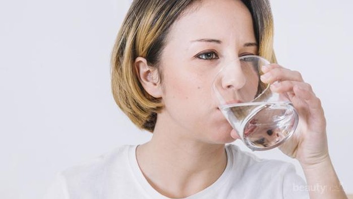 Jangan Salah Lagi Ladies, Berikut Do's and Dont's saat Minum Air Putih!