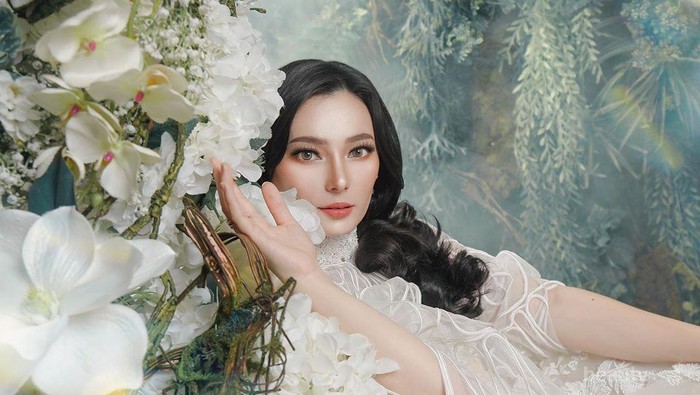 Deretan Potret Artis Indonesia yang Cantik Jalani Pemotretan Berkonsep Bunga