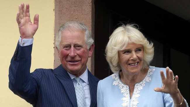 Ratu Camilla membesuk Raja Charles III dari Inggris yang masih dirawat di RS setelah menjalani operasi untuk mengobati pembesaran prostat.