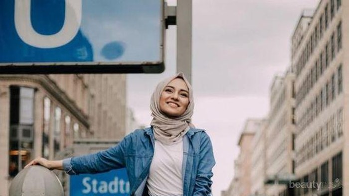 Mix and Match Outfit Tabrak Warna Pastel, Perlu Dicoba Nih!