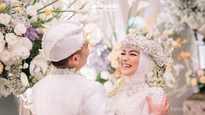 Sah Suami Istri, Intip Yuk Potret Bahagia Rezky Aditya dan Citra Kirana!