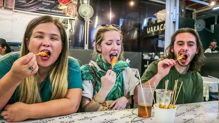 Siapa Sangka, Street Food Ini Disukai Para Bule