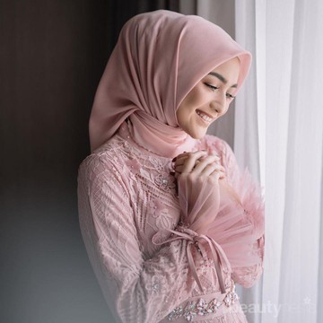 Tips Pakai Hijab Segi Empat Buat Kondangan, Gak Bikin Ribet!