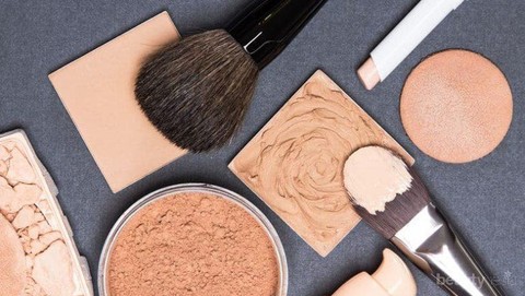 Jangan Keliru Ini Beda Fungsi Bedak Foundation Dan Cushion